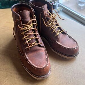 Women’s redwing moccasin boot